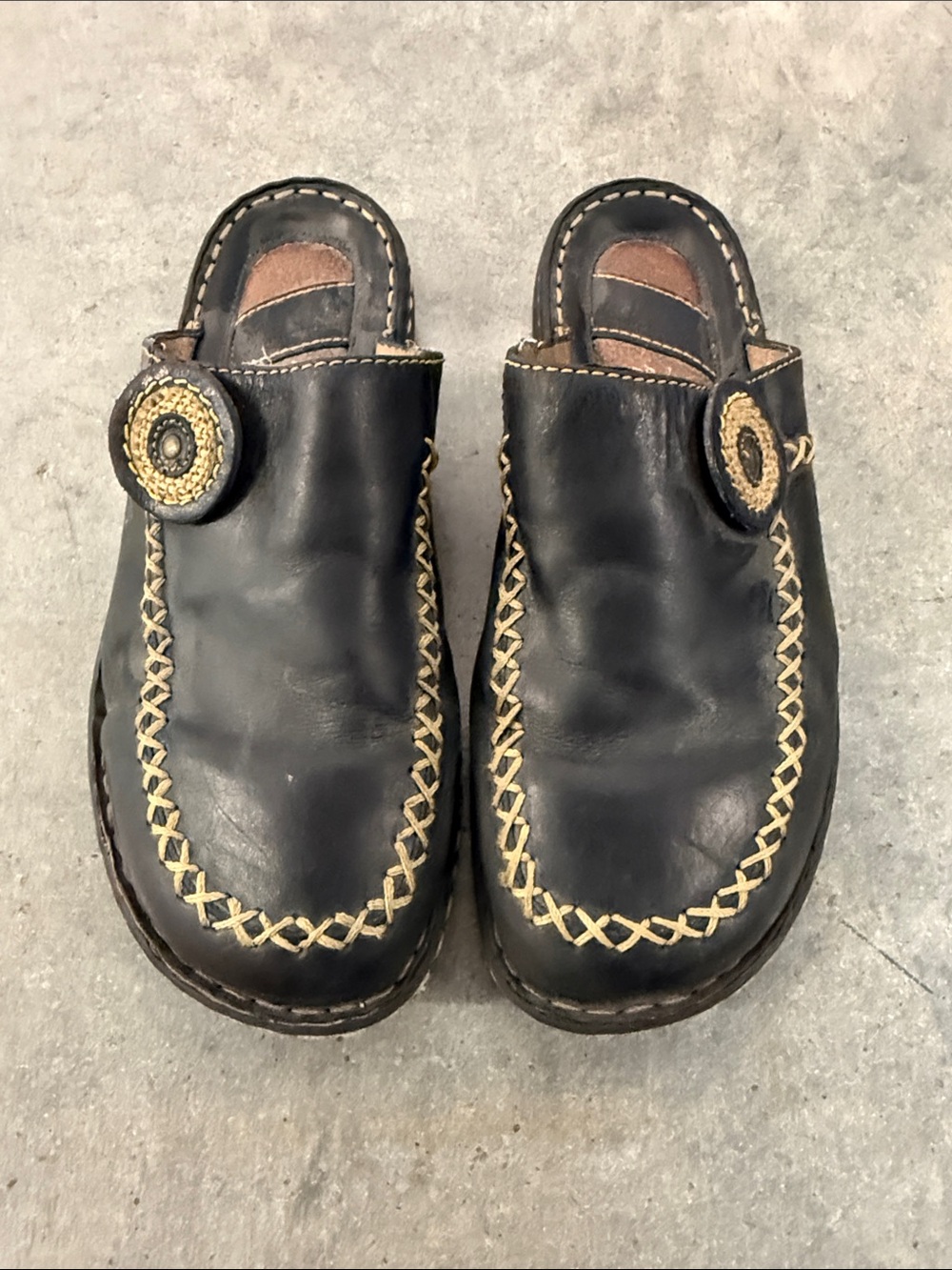 Born Vintage Black Leather Slip-On Clogs with Contrast Stitching